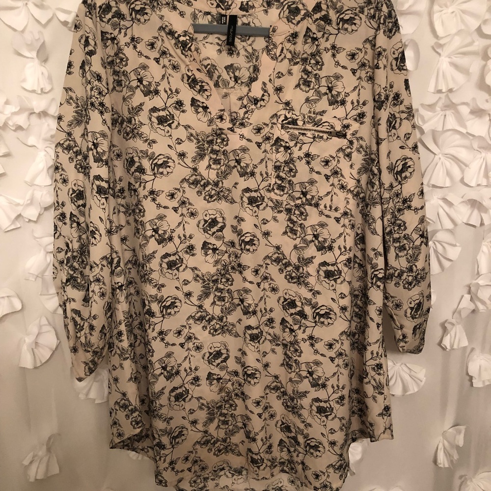 Maurice’s Floral Black & Tan Blouse - Size XL